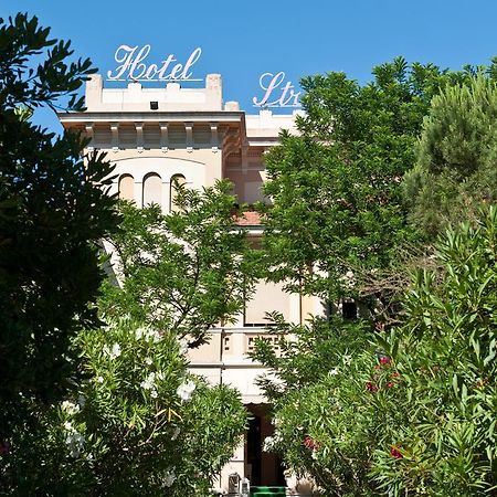 Hotel Stresa เชเซนาติโก ภายนอก รูปภาพ