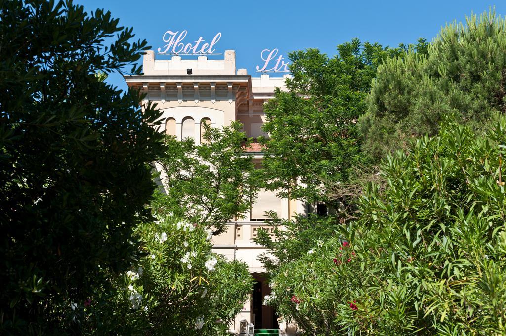 Hotel Stresa เชเซนาติโก ภายนอก รูปภาพ